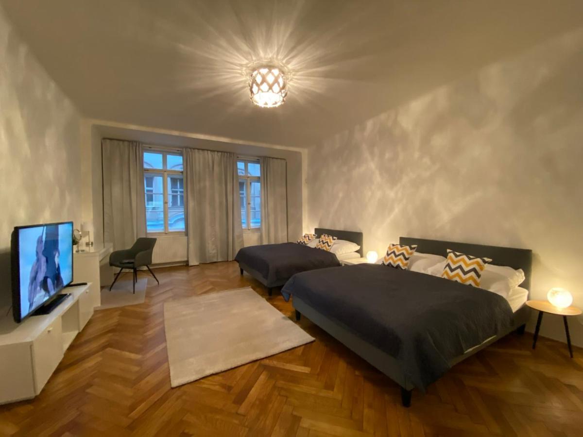 Spacious Apartment On Wenceslas Square Prague Extérieur photo