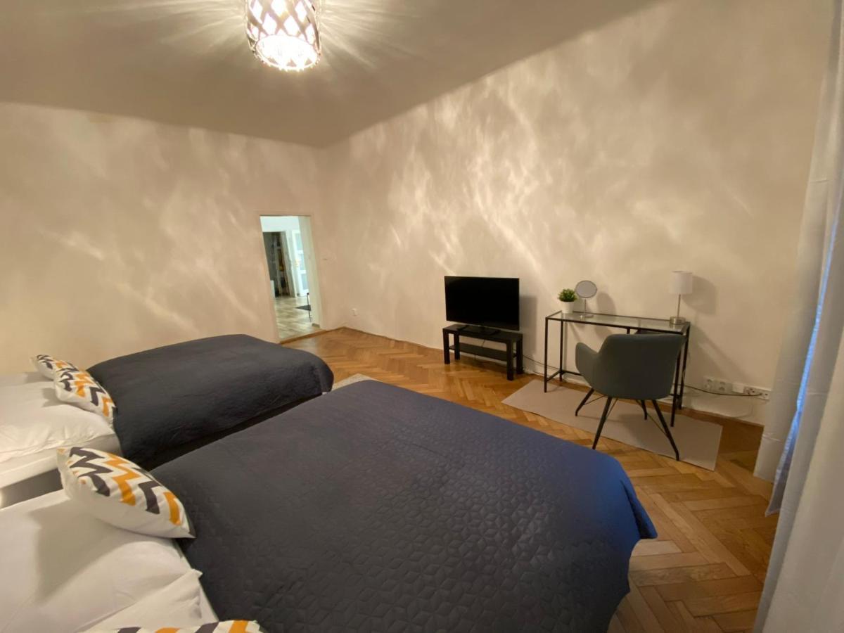 Spacious Apartment On Wenceslas Square Prague Extérieur photo